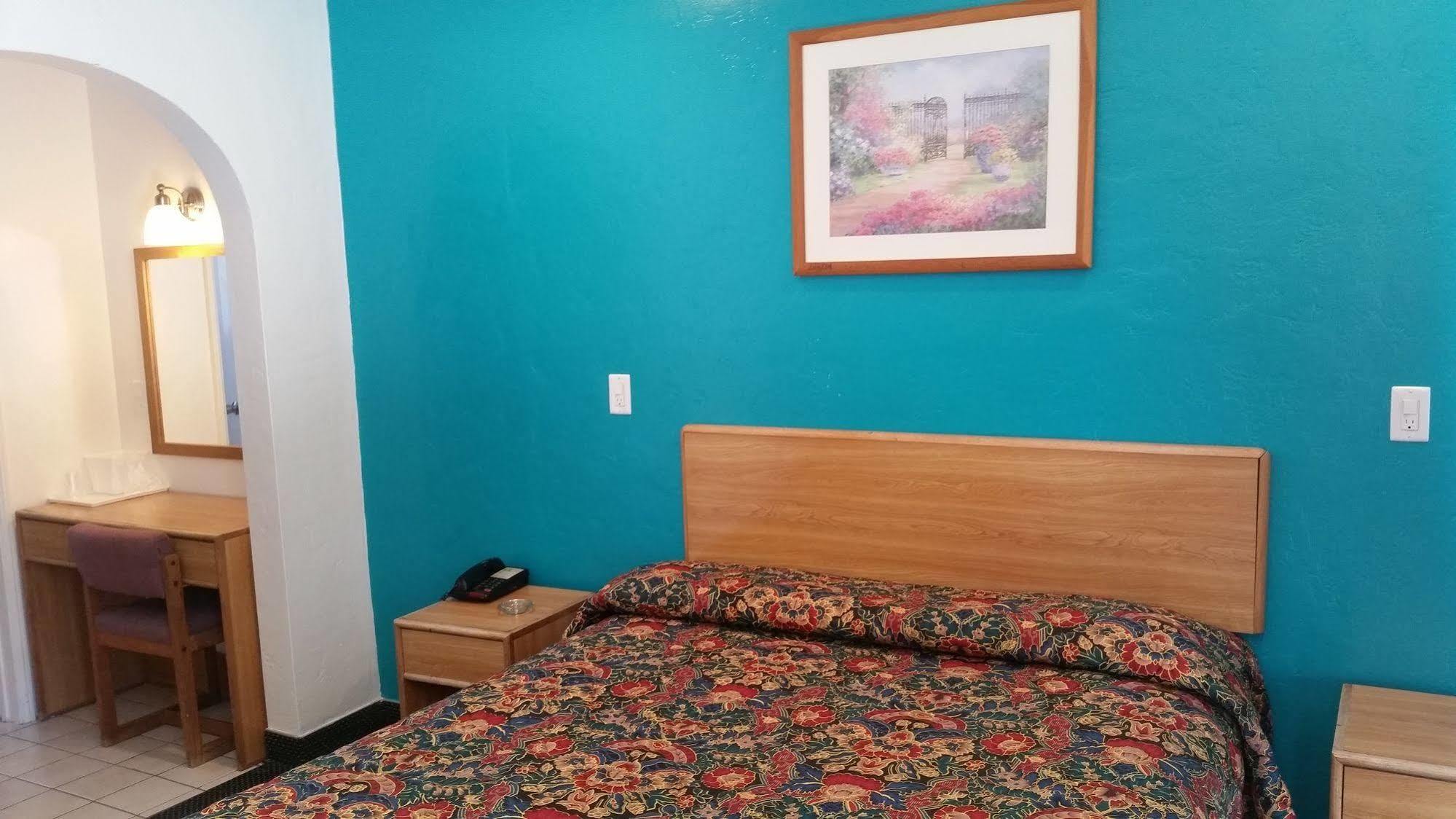 Hotel Economy 2*